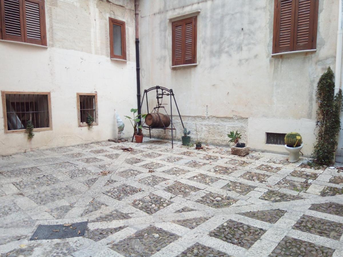 B&B Garibaldi Alcamo Luaran gambar