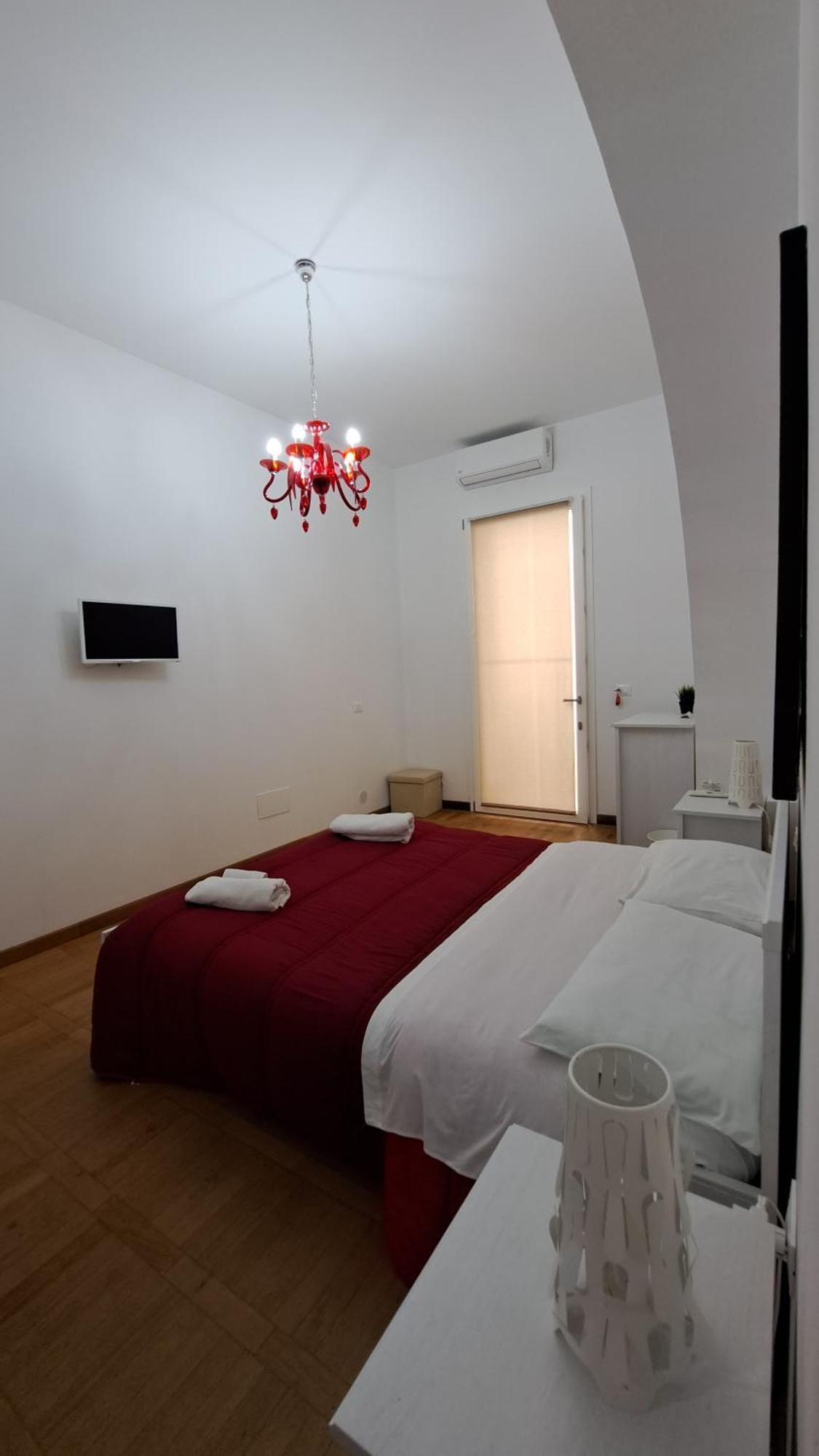 B&B Garibaldi Alcamo Luaran gambar